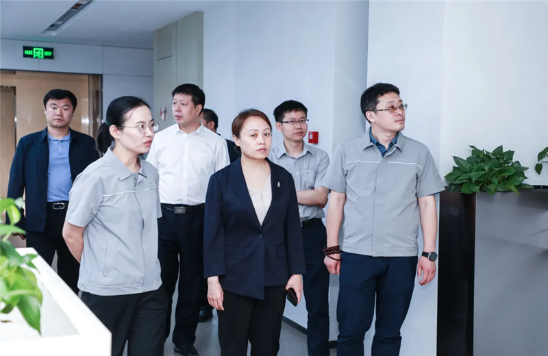 2023年5月15日，河北建材职业技术学院党委书记张明莉一行到富联娱乐北京集团进行校企合作交流。